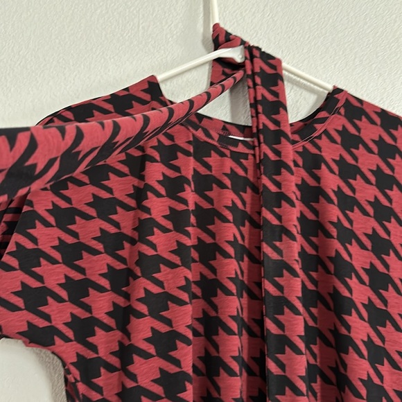 LuLaRoe, black and red herringbone Mitzi tunic top - Picture 5 of 6